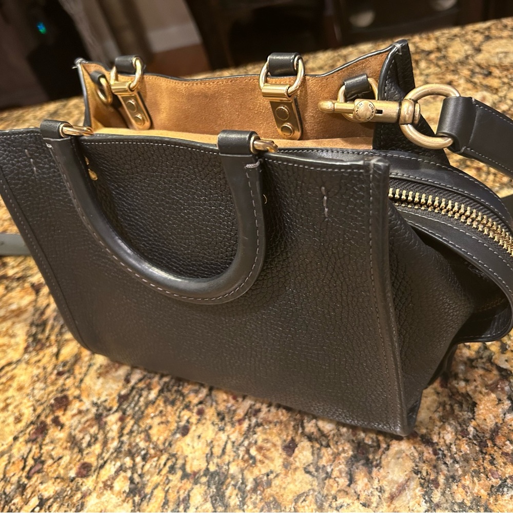 Coach Rogue 25 in Black